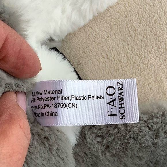 FAO Schwarz Plush Gray and White Husky Laying Down Stuffed Animal Toy - Picture 12 of 15